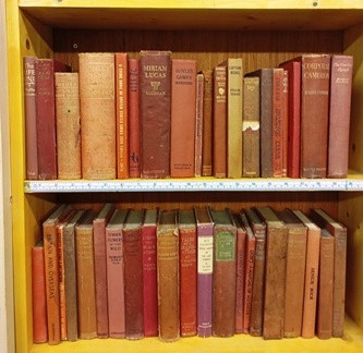 1 Meter of Antiquarian books Red & Brown Covers Met 23