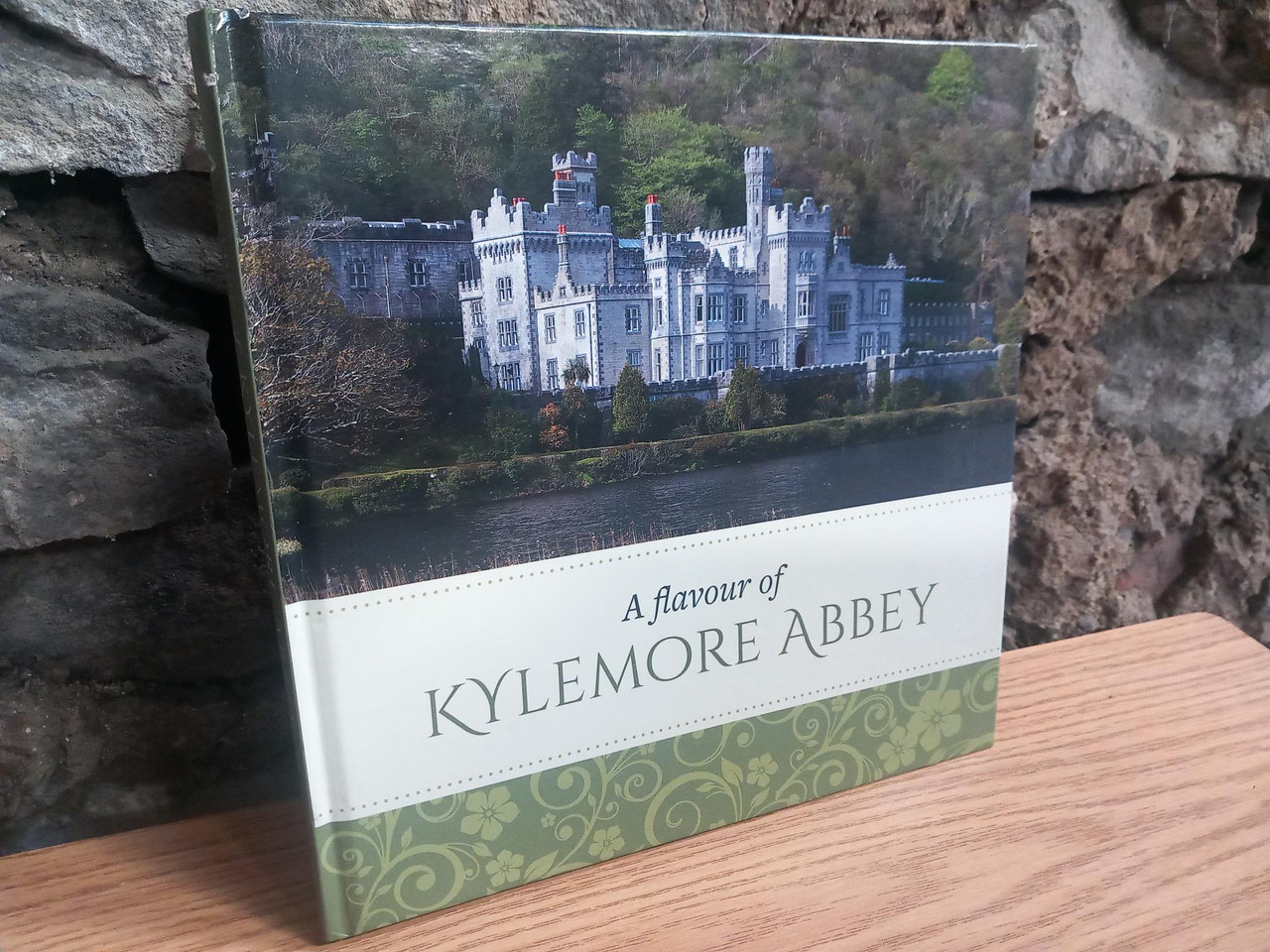 Marguerite Foyle & Siobhán Prendergast - A Flavour of Kylemore  Abbey - HB  - 2018