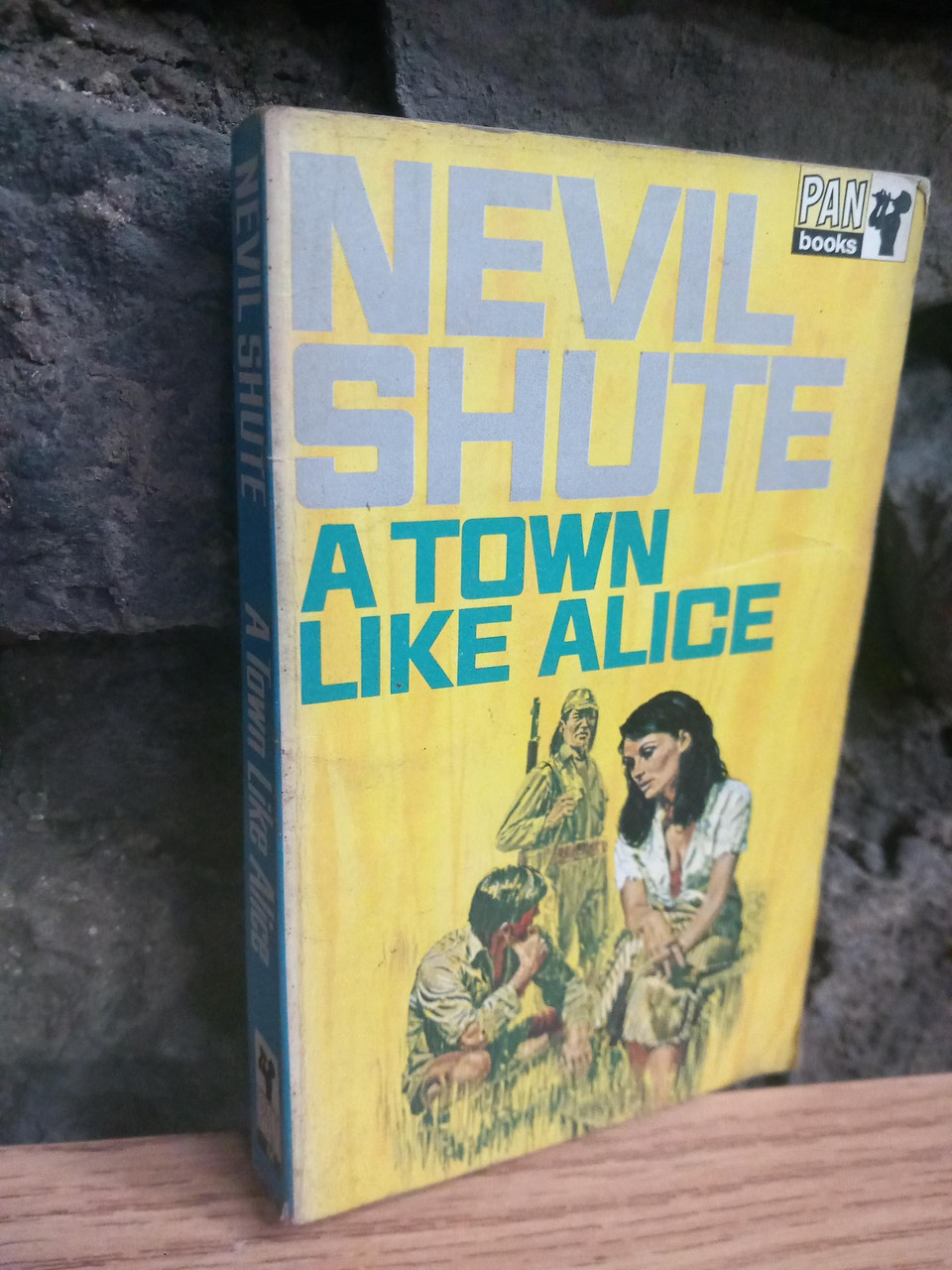 Nevil Shute - A Town Like Alice - Vintage PB - Pan Books  1968