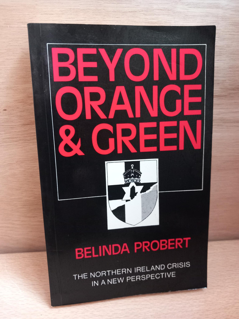 Belinda Probert - Beyond Orange & Green : The Northern Ireland Crisis in a New Perspective - PB - 1978