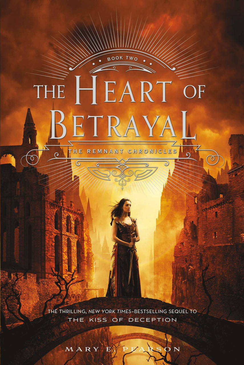 Mary E. Pearson / The Heart of Betrayal (Large Paperback)