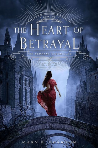 Mary E. Pearson / The Heart of Betrayal (Hardback)