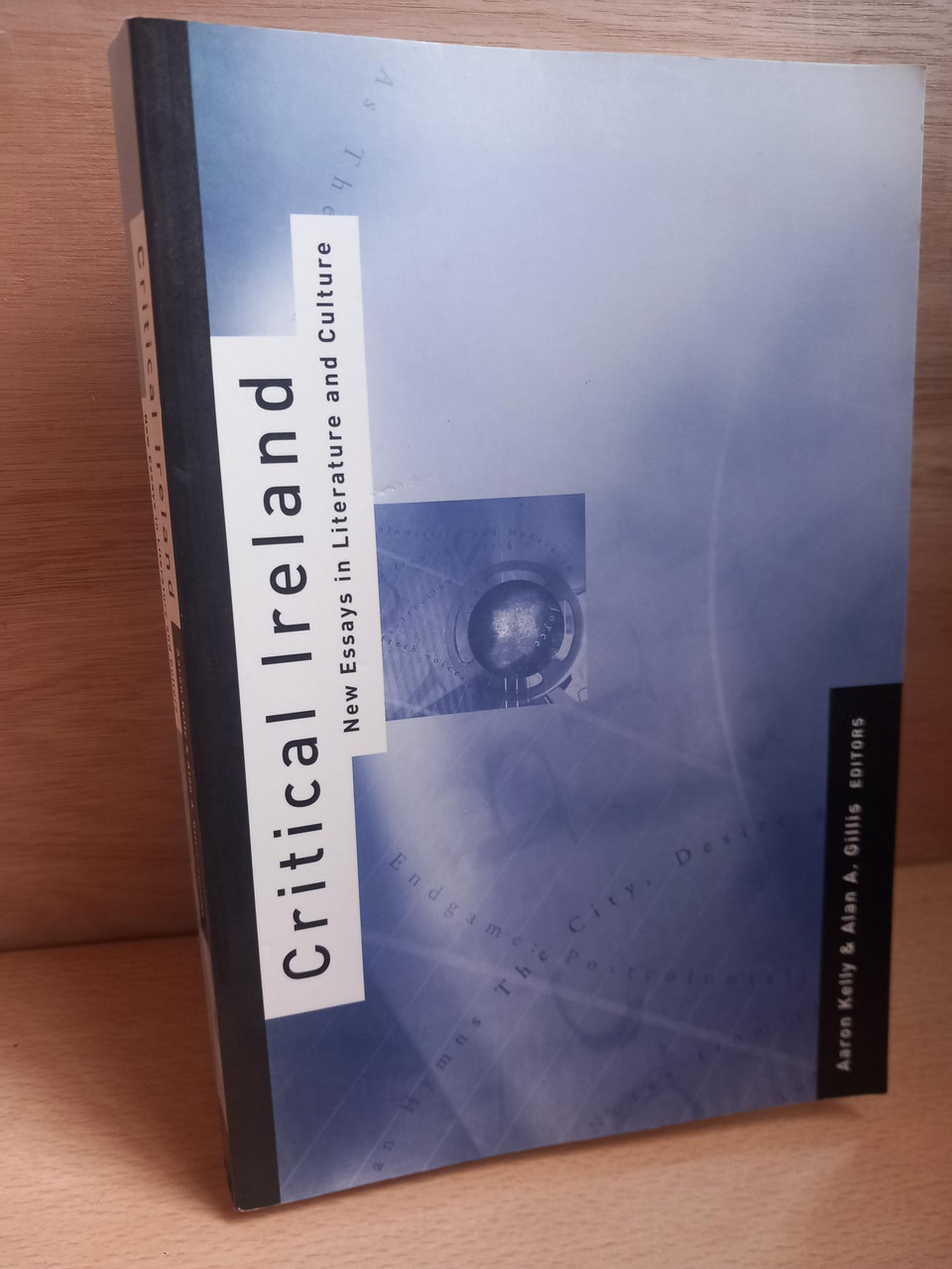 Aaron Kelly & Alan A. Gillis - Critical Ireland : New Essays in Literature and Culture - PB