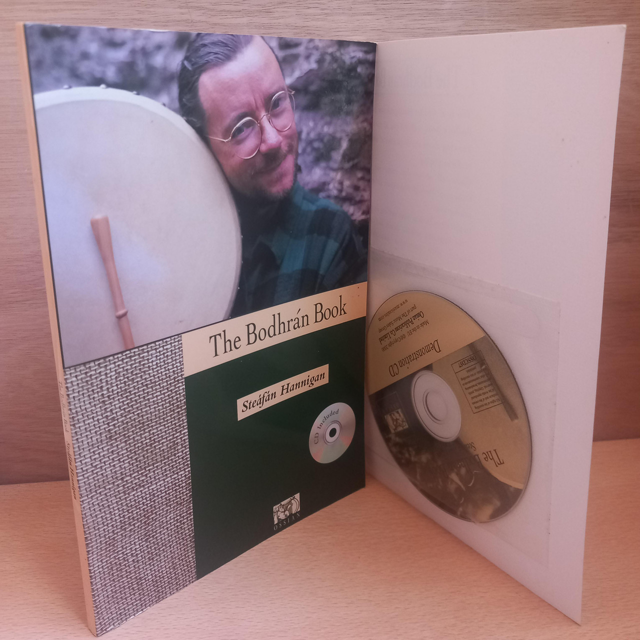 Steafán Hannigan - The Bodhrán Book - PB - 1991 ( WITH AUDIO CD)