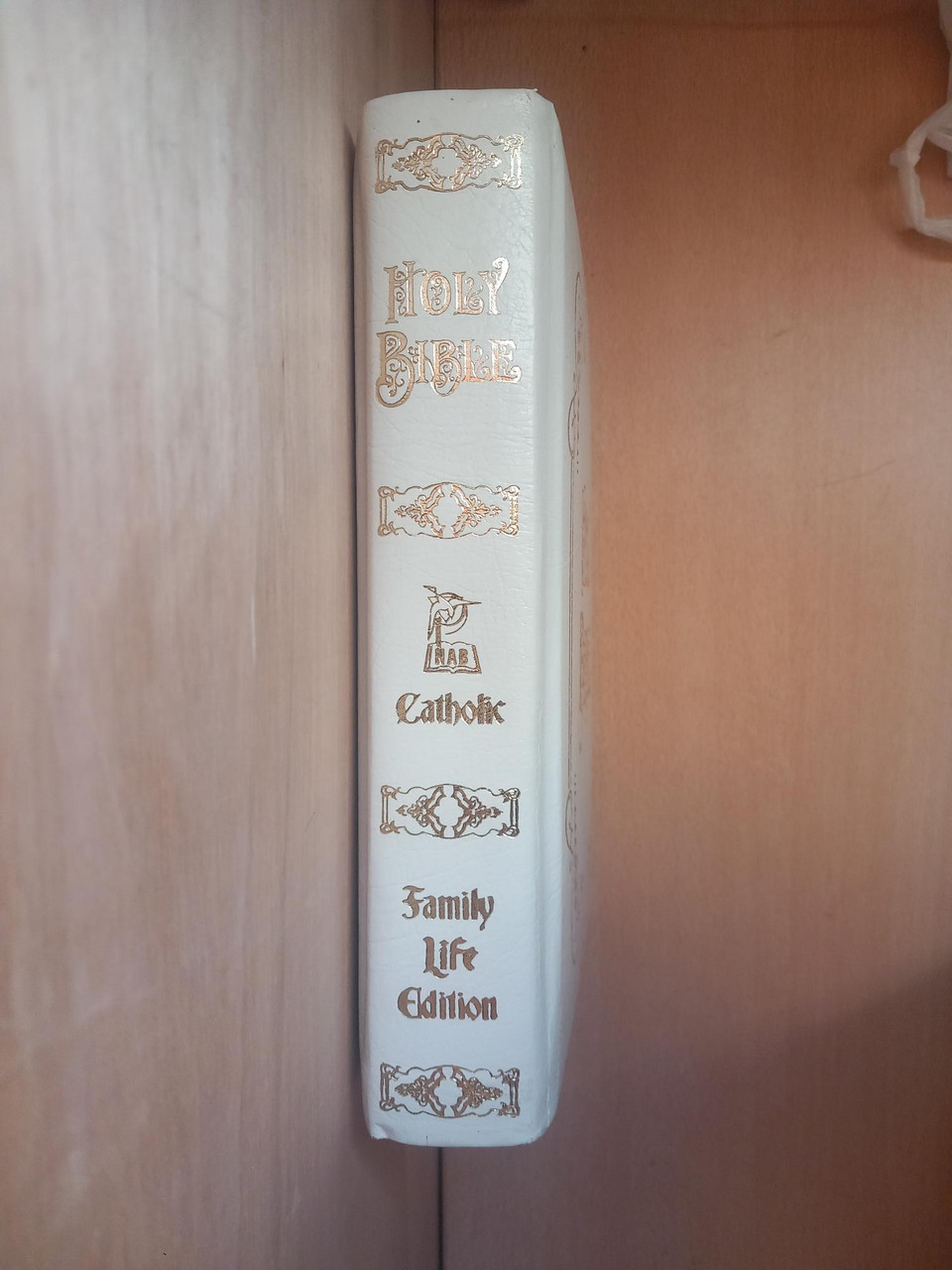 Catholic Bible Publishers - Holy Bible ( Family Life Edition) White Bonmded Leather - 1996