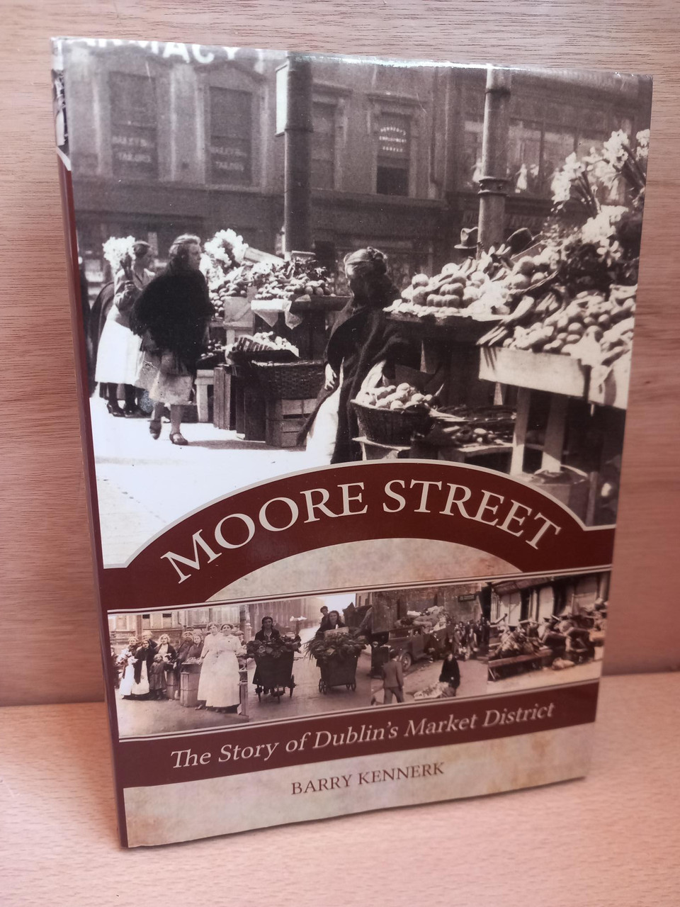 Barry Kennerk - Moore Street : The Story of Dublin's Market District - HB