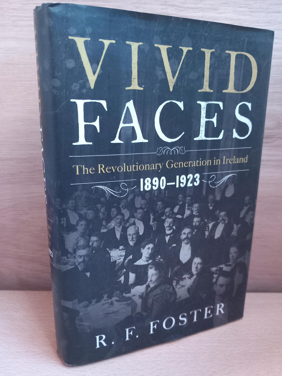 R. F. Foster - Vivid Faces : The Revolutionary Generation in Ireland - 1890-1923 - HB - US Edition 2015