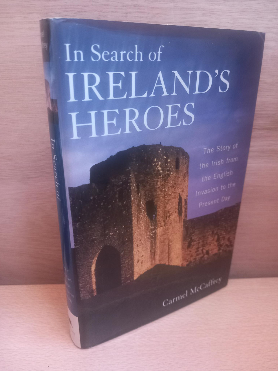 Carmel McCaffrey - In Search of Ireland's Heroes : The Story of the Irish - HB