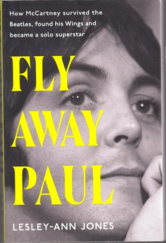 Lesley-Ann Jones / Fly Away Paul (Large Paperback)
