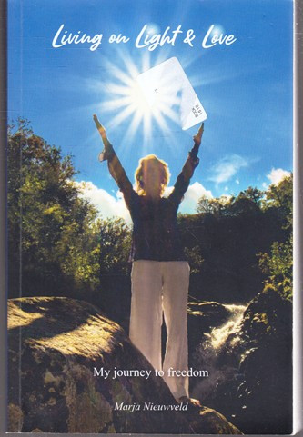 Marja Nieuwveld / Living on Light & Love (Large Paperback)
