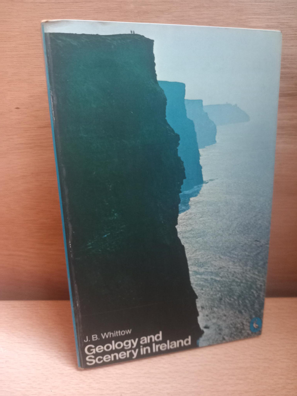 J.B Whittow - Geology and Scenery in Ireland - PB - 1974