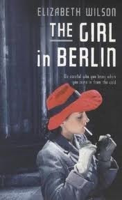 Elizabeth Wilson / The Girl in Berlin (Large Paperback)