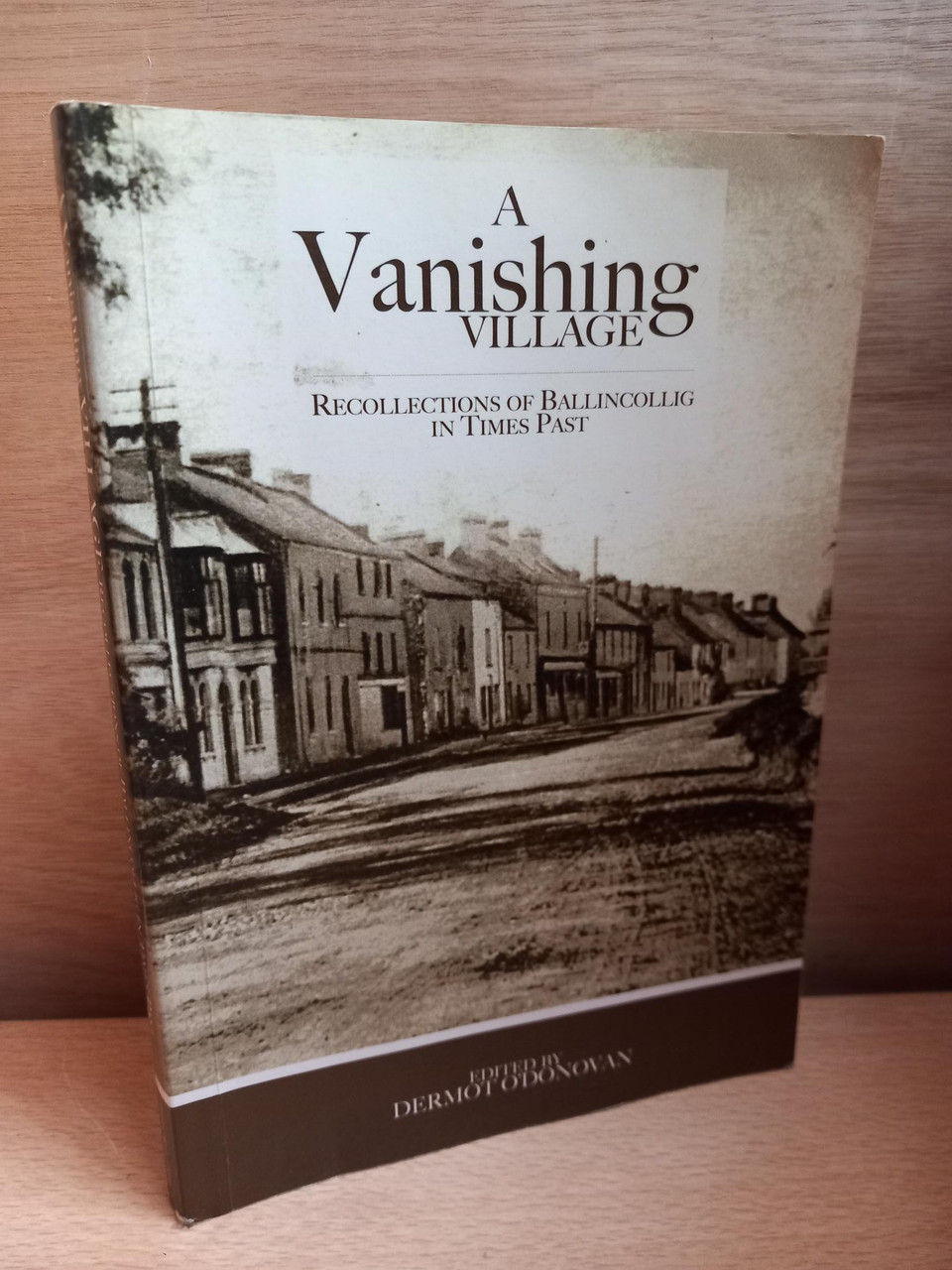 Dermot O'Donovan - A Vanishing Village  : Recollections of Ballincollig in Times Past - PB - Cork