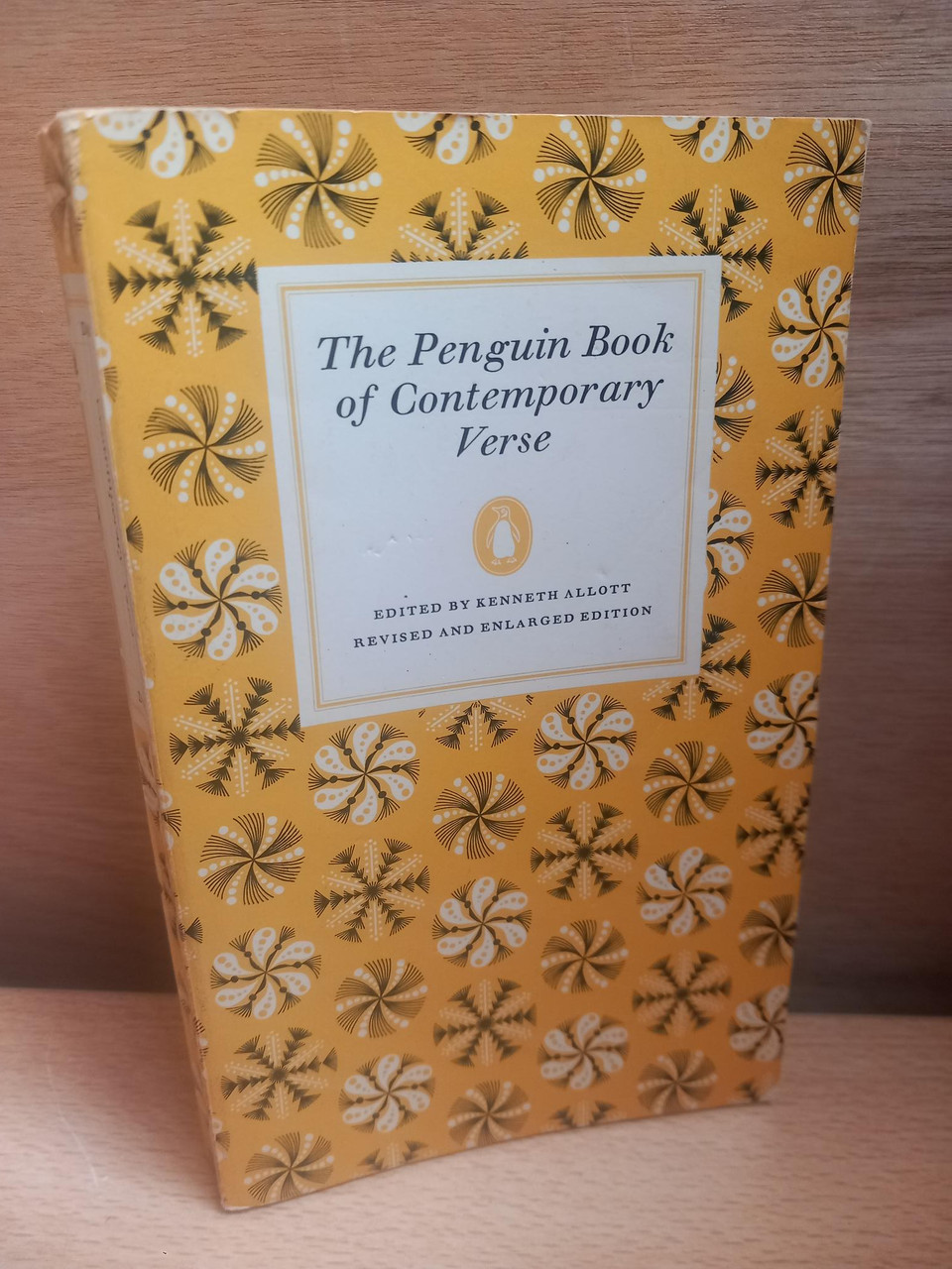Kenneth Allott - The Penguin Book of Contemporary Verse - PB - 1968  Reprint