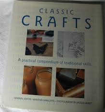 Martina Margetts / Classic Crafts: A Practical Compendium of Traditional Skills (Coffee Table Book)