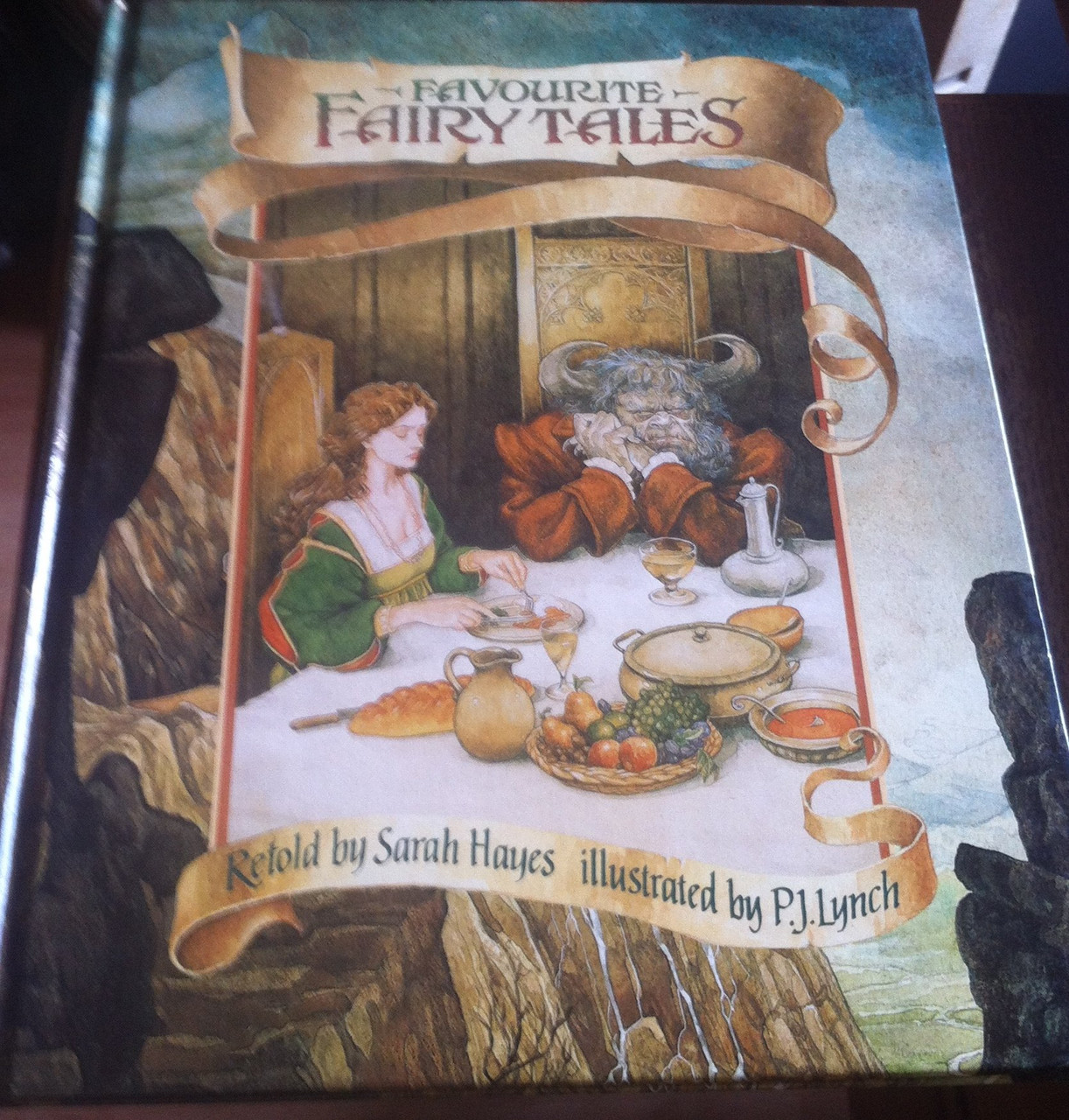 P.J. Lynch / Favourite Fairy Tales (Children's Coffee Table book)