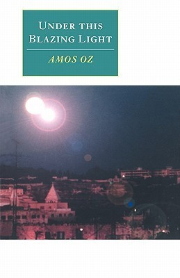 Amos Oz / Under this Blazing Light (Large Paperback)