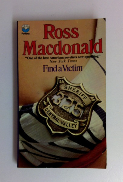 Ross Macdonald / Find a Victim (Vintage Paperback) (1)