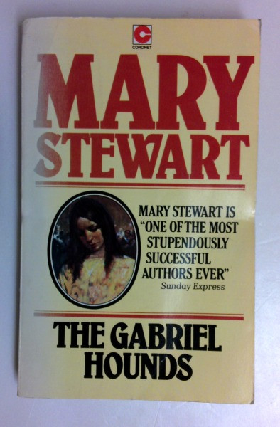 Mary Stewart / The Gabriel Hounds (Vintage Paperback) (1)