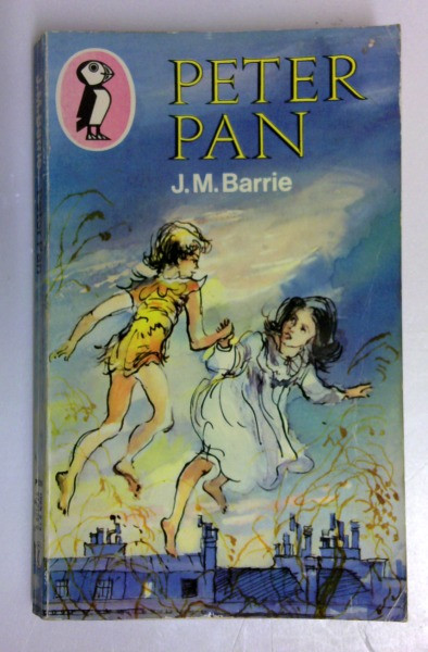 J.M. Barrie / Peter Pan (Puffin Books) (Vintage Paperback)