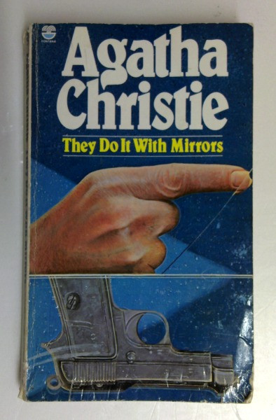 Agatha Christie / They Do It with Mirrors (Vintage Paperback) (1)