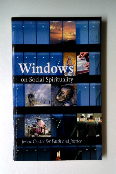 Jesuit Centre For Faith And Justice / Windows on Social Spirituality (Large Paperback)