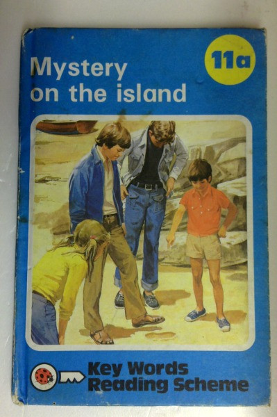 Mystery on the Island (Vintage Ladybird) (1)