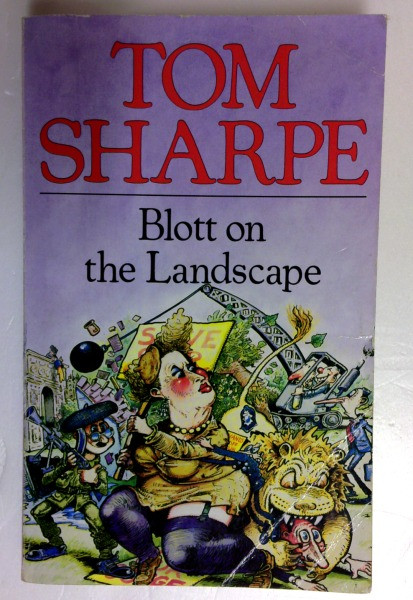 Tom Sharpe / Blott on the Landscape (Older Edition Small Paperback)