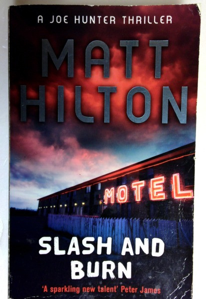 Matt Hilton / Slash and Burn (Older Edition Small Paperback)