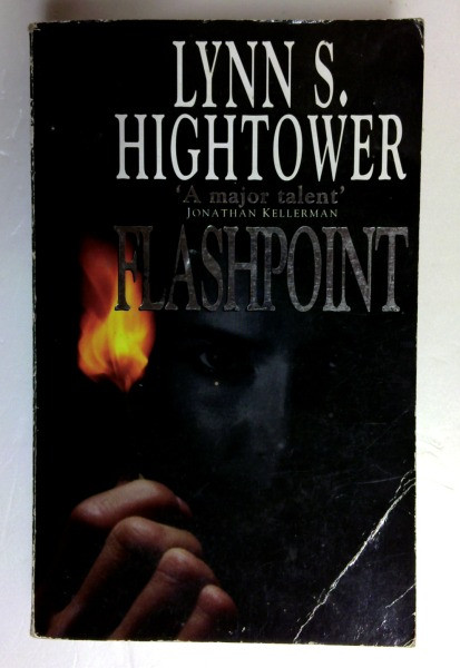 Lynn Hightower / Flashpoint (Older Edition Small Paperback)