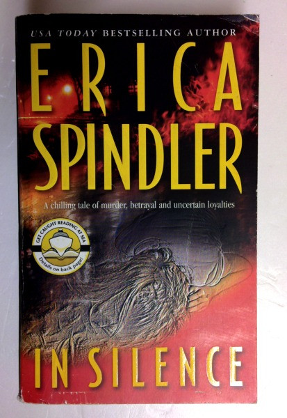 Erica Spindler / In Silence (Older Edition Small Paperback)