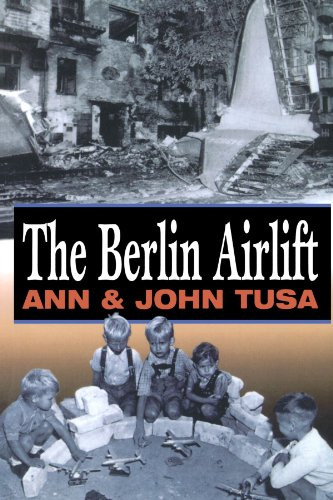 Ann Tusa / The Berlin Airlift (Large Paperback)