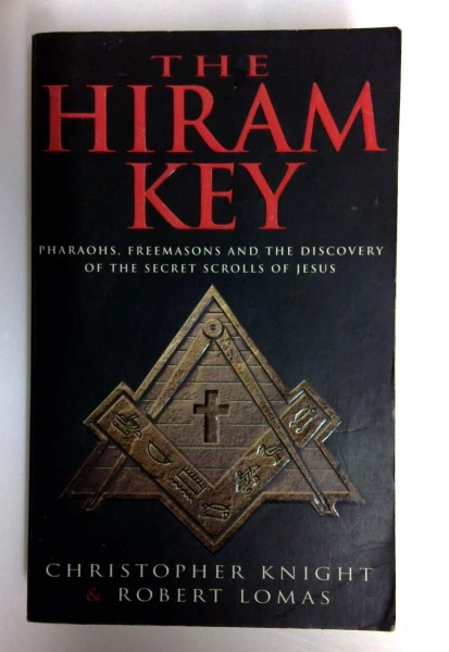 Christopher Knight / The Hiram Key: Pharoahs,freemasons and the Discovery of the Secret Scrolls of Christ (Older Edition Small Paperback)