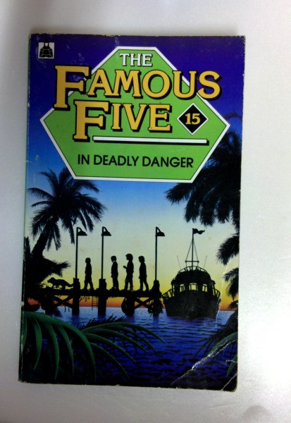 Claude Voilier / The Famous Five in Deadly Danger (Knight Books) (Older Edition Small Paperback)