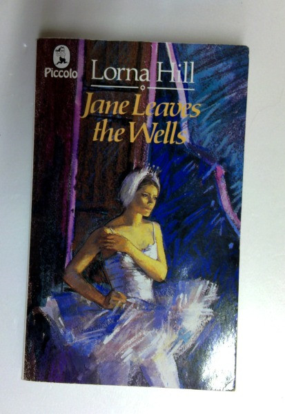 Lorna Hill / Jane Leaves the Wells (Piccolo Books) (Older Edition Small Paperback)