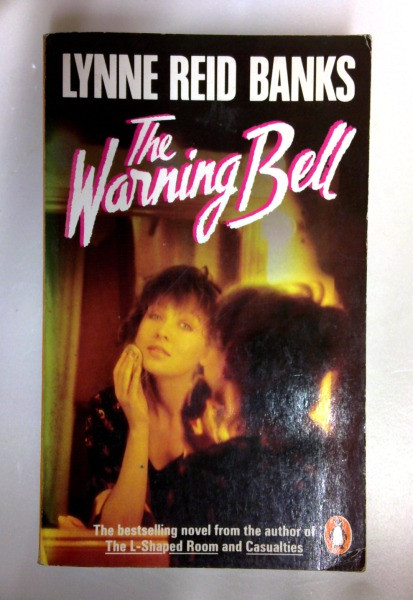 Lynne Reid Banks / The Warning Bell (Older Edition Small Paperback)