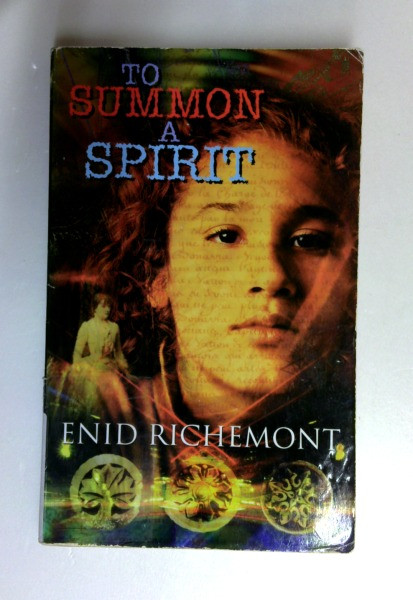 Richemont Enid / To Summon a Spirit (Older Edition Small Paperback)