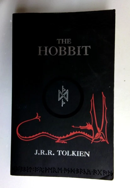J.R.R. Tolkien / The Hobbit (Older Edition Small Paperback)
