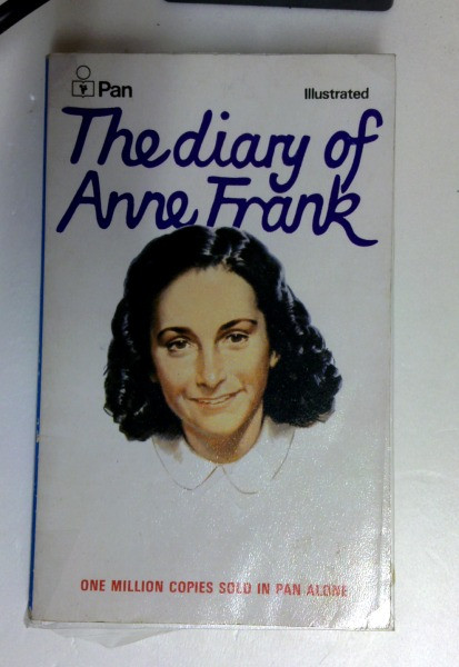 Anne Frank / The Diary of Anne Frank (Older Edition Small Paperback) (1)