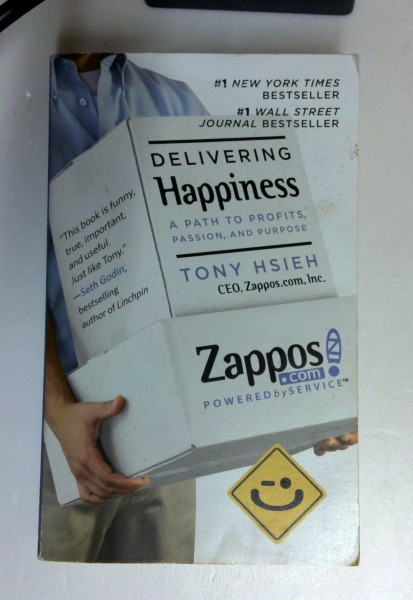 Tony Hsieh / Delivering Happiness: A Path to Profits, Passion and Purpose (Older Edition Small Paperback)