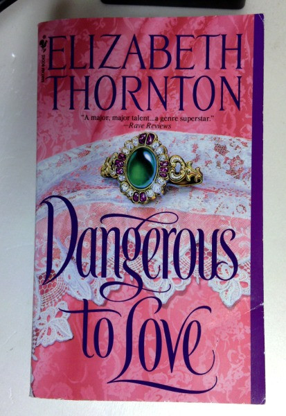 Elizabeth Thornton / Dangerous to Love: 1 (Older Edition Small Paperback)
