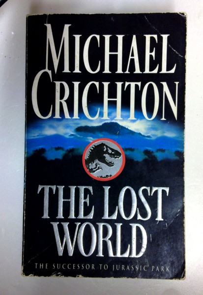 Michae Crichton / The Lost World (Older Edition Small Paperback) (1)