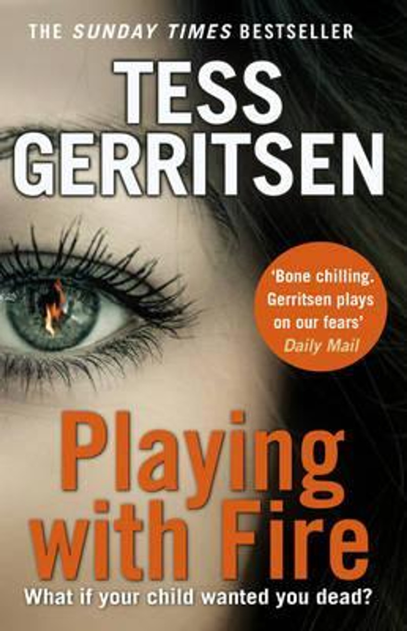 Tess Gerritsen / Playing with Fire (Large Paperback)