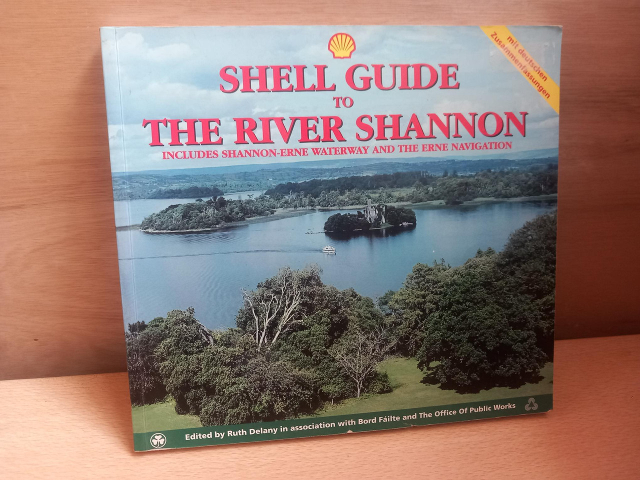 Ruth Delany - Shell Guide to the Shannon- 1993  Edition - Guide River & Navigationr