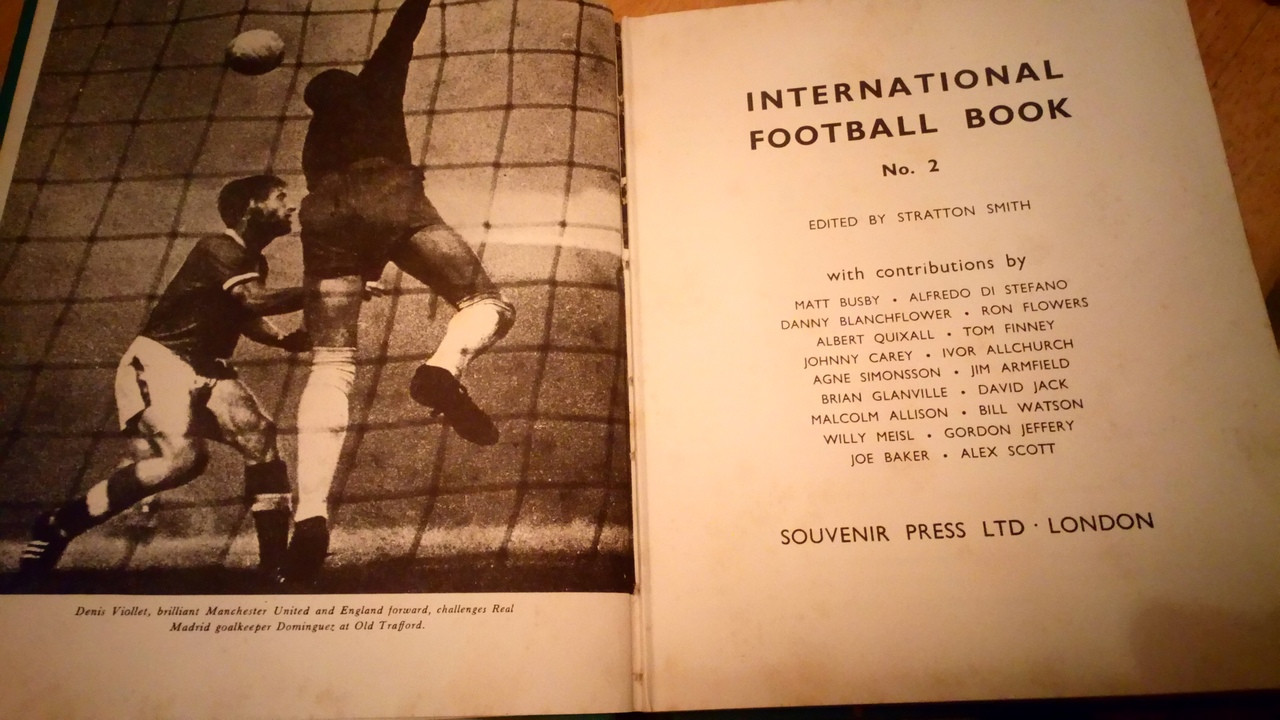 International Football Book No 2 - Souvenir Press 1960 - Illustrated Vintage Football
