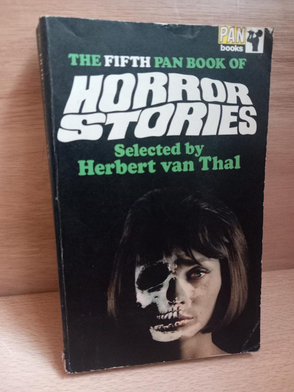 Herbert Van Thal ( Editor)  - The Fifth Pan Book of Horror Stories - PB ( Reprint 1969)  - Vintage Pan