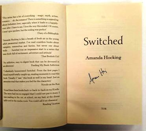 Amanda Hocking / Switched (Signed by the Author) (Paperback)