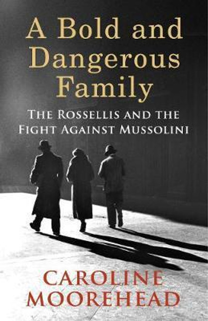 Caroline Moorehead / A Bold and Dangerous Family : The Rossellis and the Fight Against Mussolini (Large Paperback)