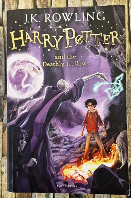 Rowling, J.K / Harry Potter and the Deathly Hallows (Cover Illustration Jonny Duddle)