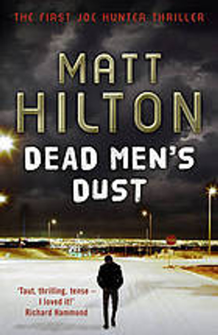 Matt Hilton / Dead Men's Dust (Large Paperback)